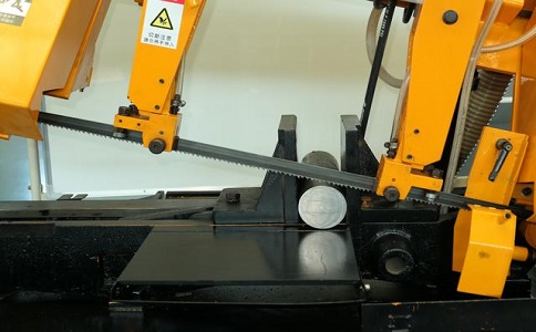 洪湖数控带锯床自动送料精度会出现偏差吗？